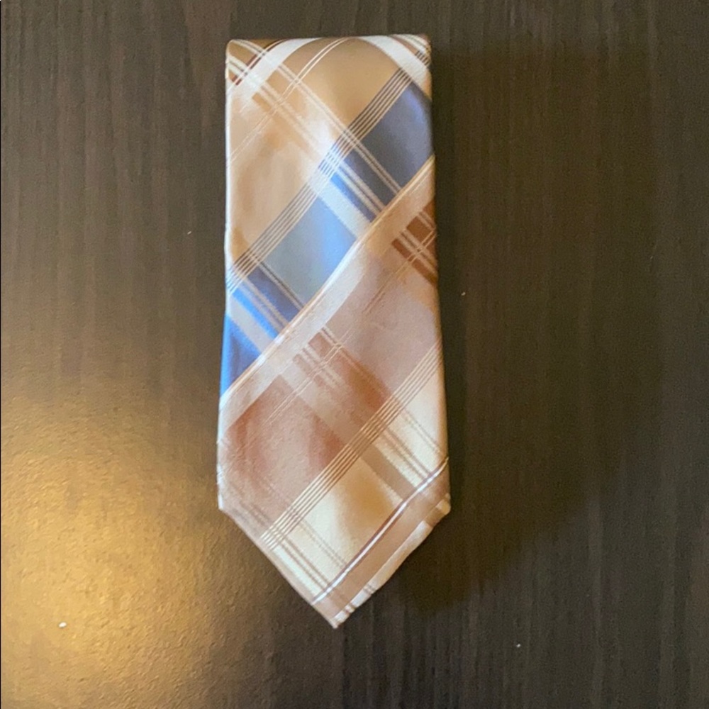 Sean John Tan, Plaid Necktie